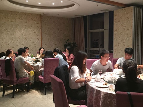皓月迎佳節，中秋共團圓